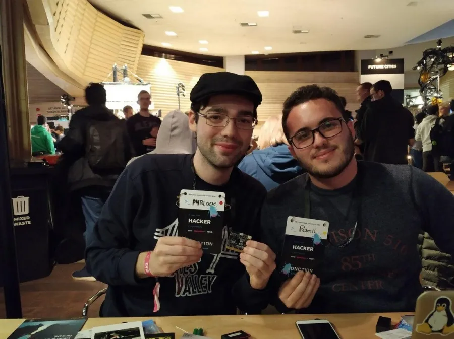 Two UPCT students win an award for solving a technology challenge for monitoring Mercedes trucks